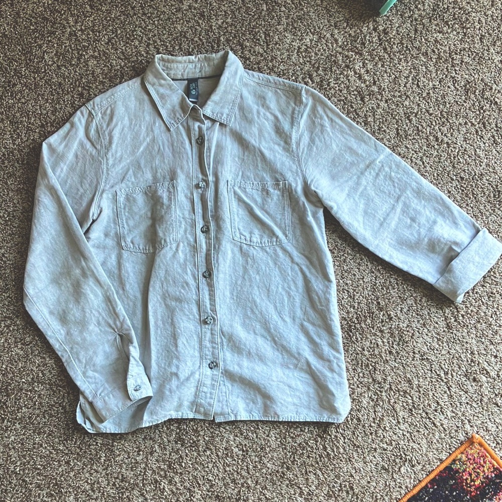 Women’s Mountain Hardware lightweight button up XS